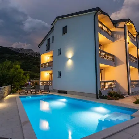 Dosen Iv Konukevi 3*