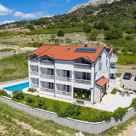 Dosen Iv Konukevi 3*